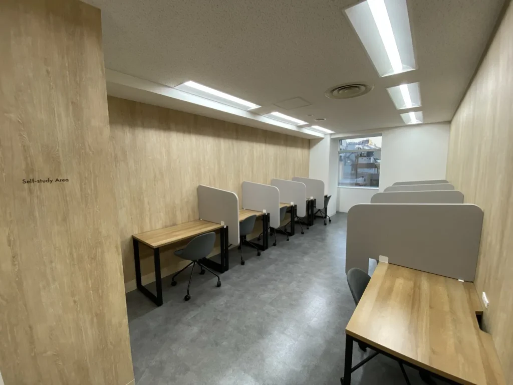ISI 日本語學校 大阪校 自習席