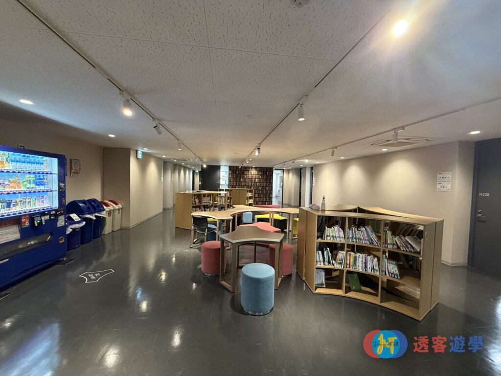 ISI 高田馬場校（就職線） 圖書區與販賣機
